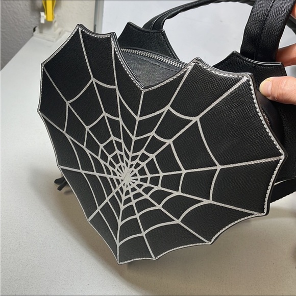 RARE Heart Shaped Spiderweb Backpack Bag - Picture 15 of 16